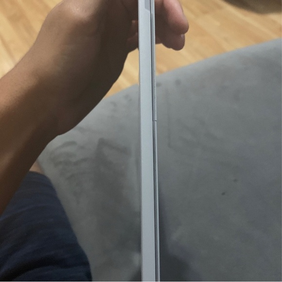 Microsoft Surface Pro Model 5 - Picture 3 of 6